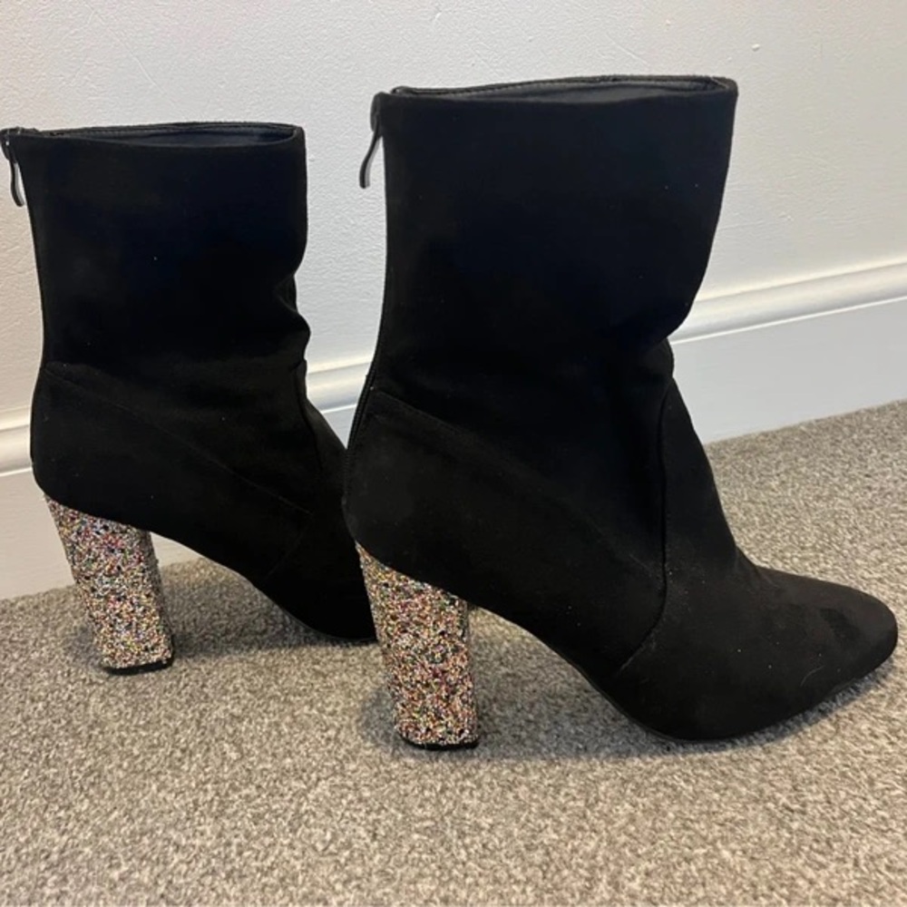 Mineral Fusion Black Boots with Glitter Heel
